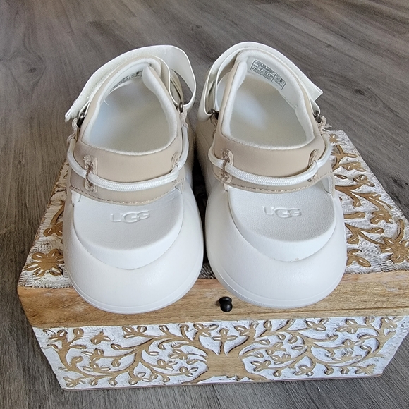 UGG LA Cloud Strap Sandal - Picture 6 of 9